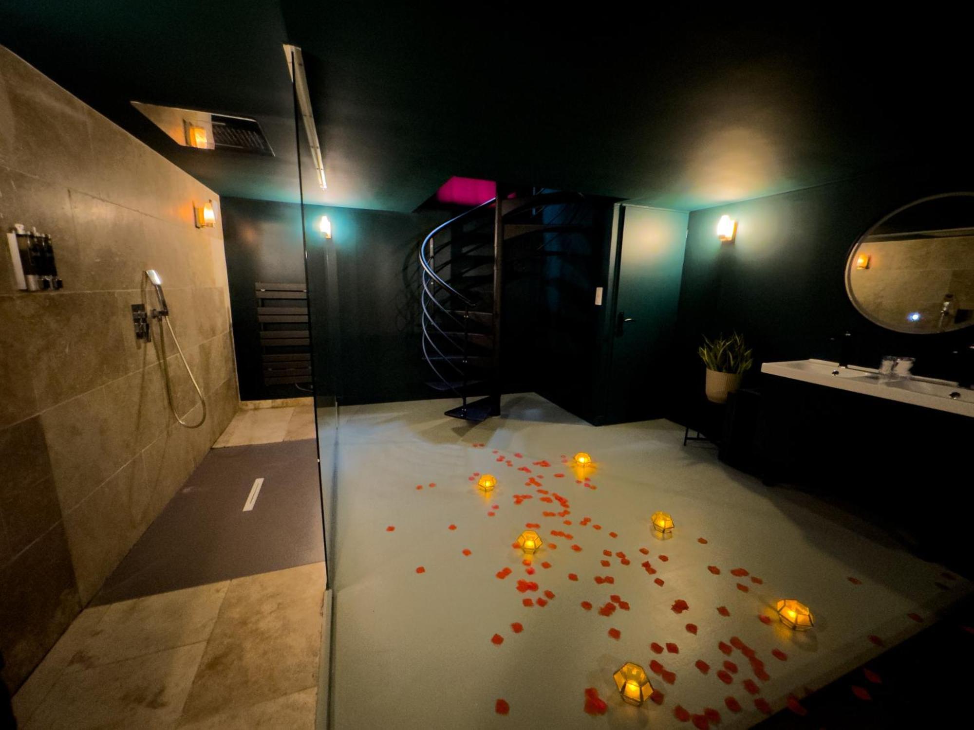 Mieuxqualhotel jacuzzi privatif Le carré Burdeos Exterior foto