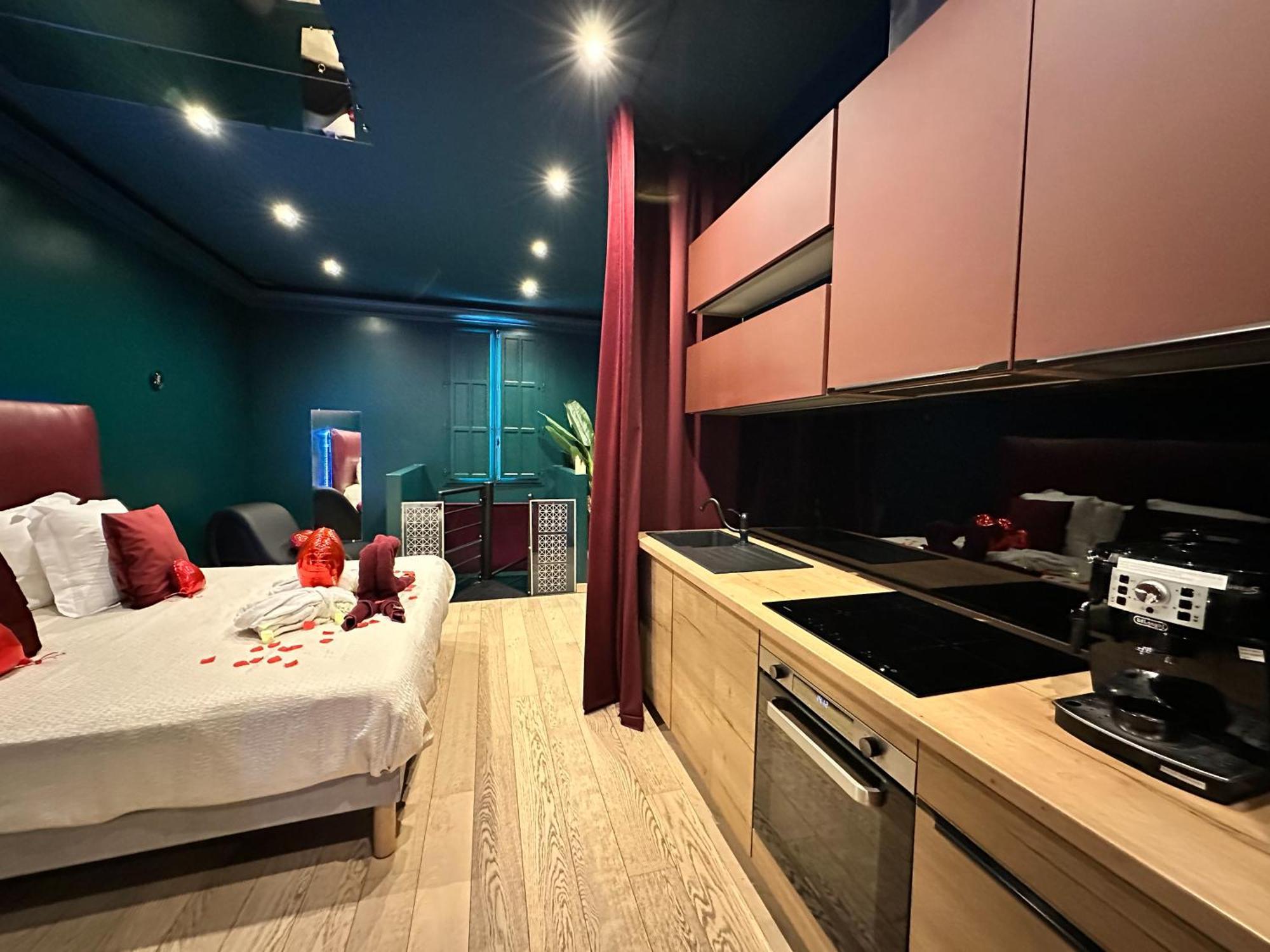 Mieuxqualhotel jacuzzi privatif Le carré Burdeos Exterior foto