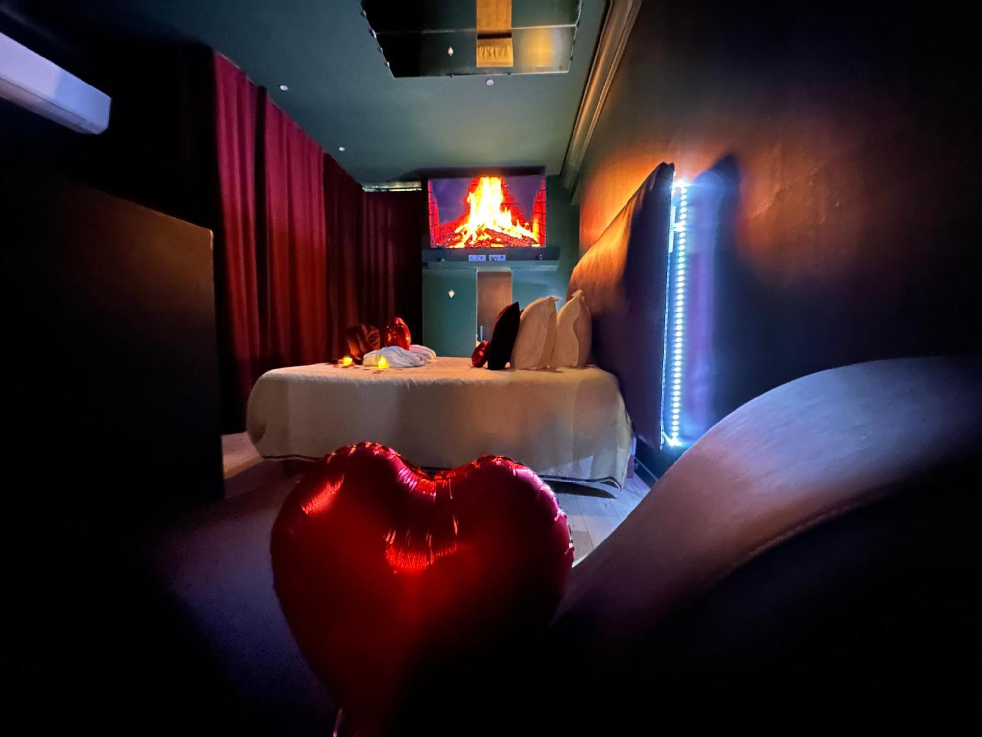 Mieuxqualhotel jacuzzi privatif Le carré Burdeos Exterior foto