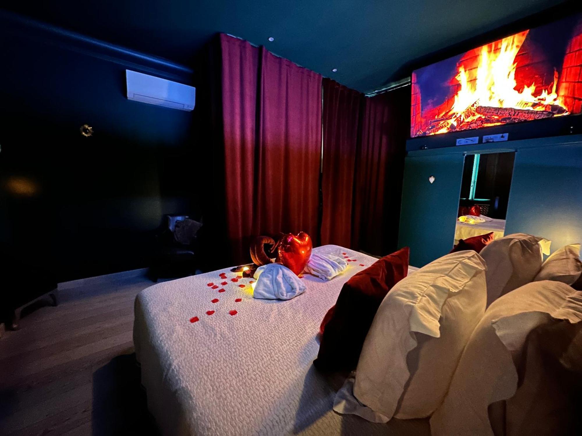 Mieuxqualhotel jacuzzi privatif Le carré Burdeos Exterior foto