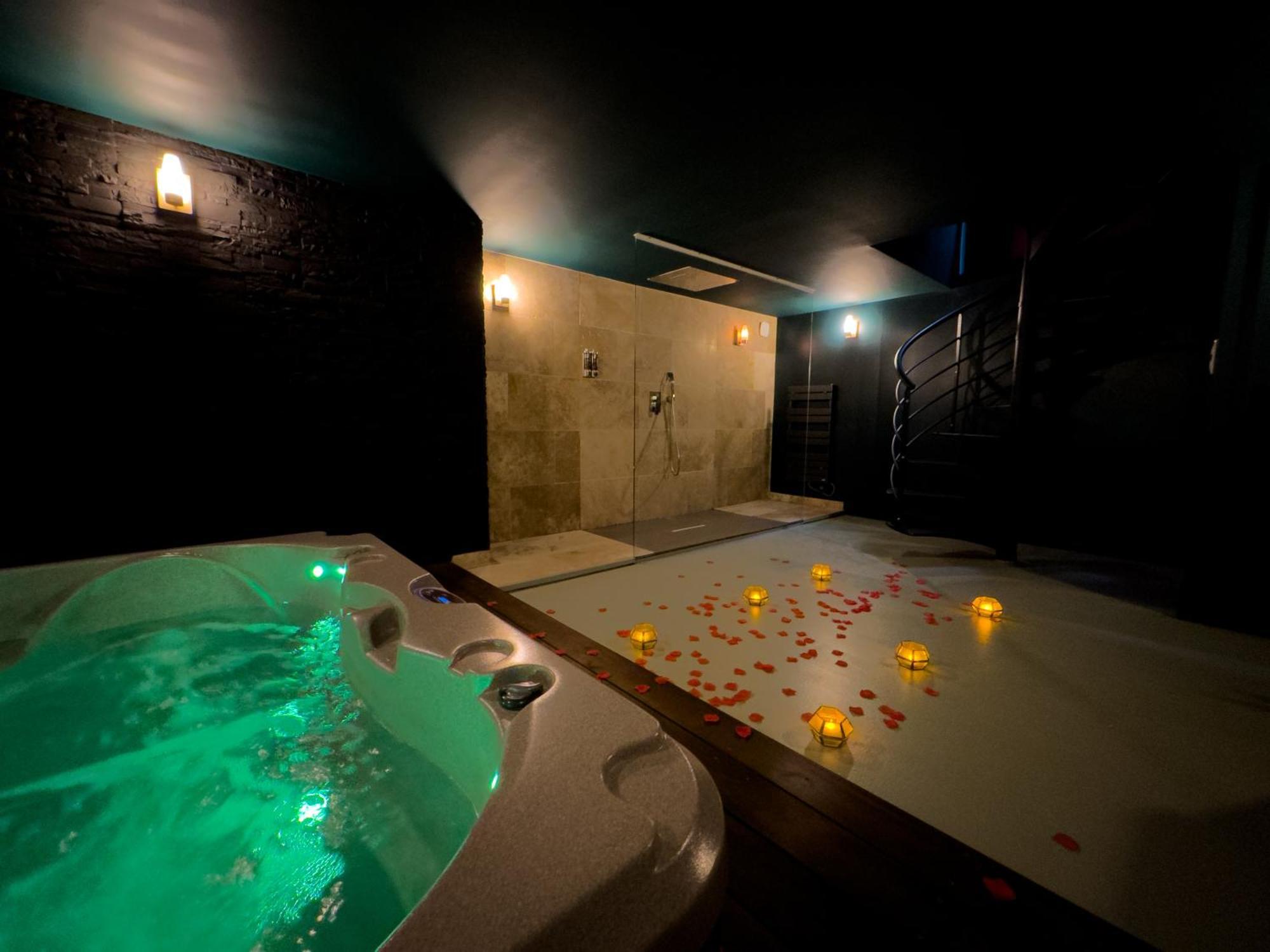 Mieuxqualhotel jacuzzi privatif Le carré Burdeos Exterior foto